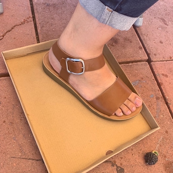 sandals - Picture 8 of 8